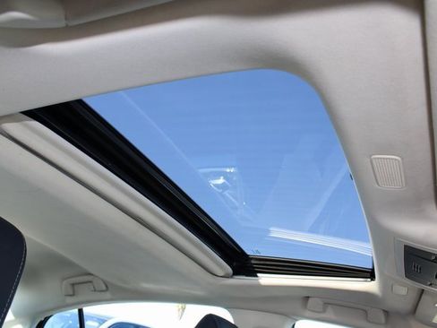 Certified 2022 Lexus ES 300h w/ Premium Package image 6