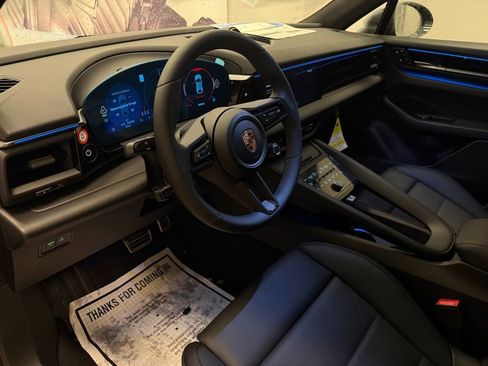 New 2025 Porsche Macan 4S Electric image 4