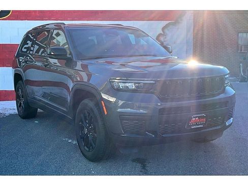 Used 2024 Jeep Grand Cherokee L Laredo image 12