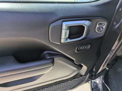 Used 2024 Jeep Wrangler Sport S image 8