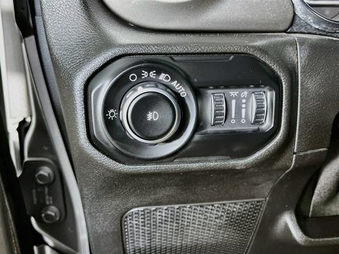 Used 2020 Jeep Wrangler Unlimited Sahara AWD/4WD image 13