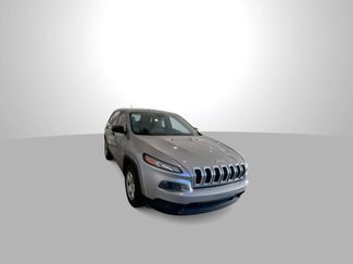 Used 2016 Jeep Cherokee Sport video 2
