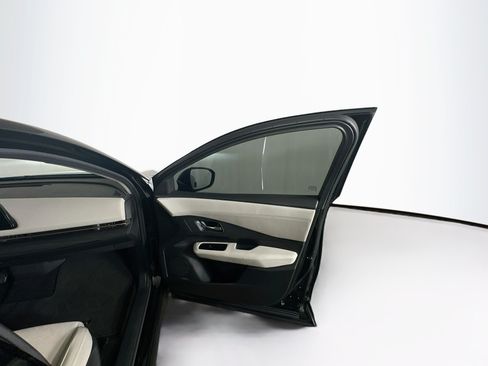 Used 2023 Nissan Ariya FWD image 32