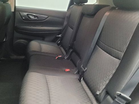 Used 2020 Nissan Rogue SV image 18