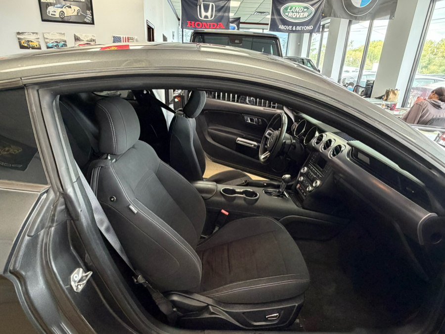 Used 2017 Ford Mustang Coupe RWD image 31