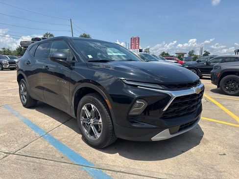 Used 2025 Chevrolet Blazer LT FWD image 1