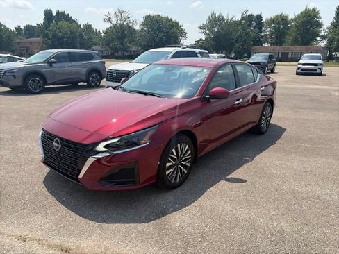 Used 2025 Nissan Altima 2.5 SV w/ SV Premium Package AWD/4WD image 2