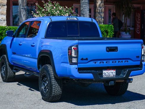 Used 2020 Toyota Tacoma TRD Off-Road w/ Technology Package AWD/4WD image 6