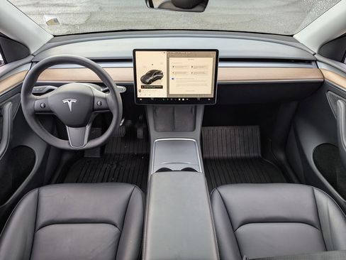Used 2022 Tesla Model Y Long Range image 22