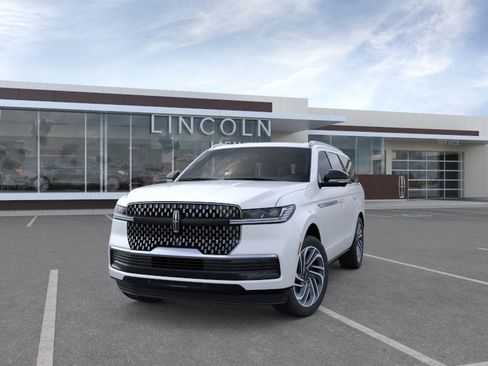 New 2026 Lincoln Navigator Reserve AWD/4WD image 2
