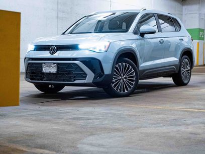 New 2025 Volkswagen Taos SE