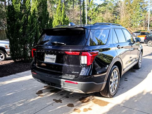Used 2025 Ford Explorer Active w/ Active Comfort Package AWD/4WD image 10