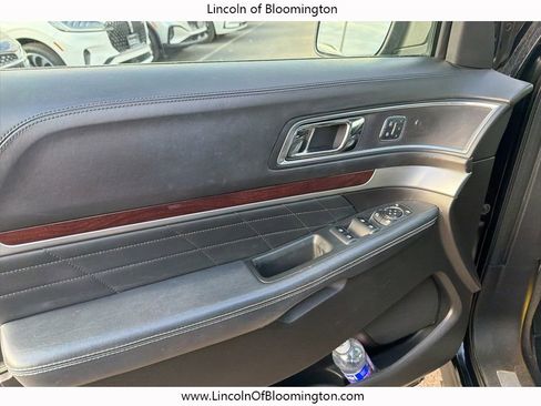 Used 2017 Ford Explorer Platinum image 15