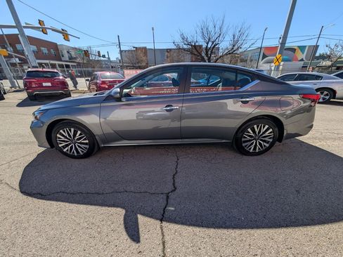 Used 2023 Nissan Altima 2.5 SV image 9