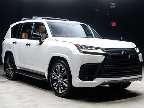 Used 2025 Lexus LX 600 4WD w/ Appearance Package image 8