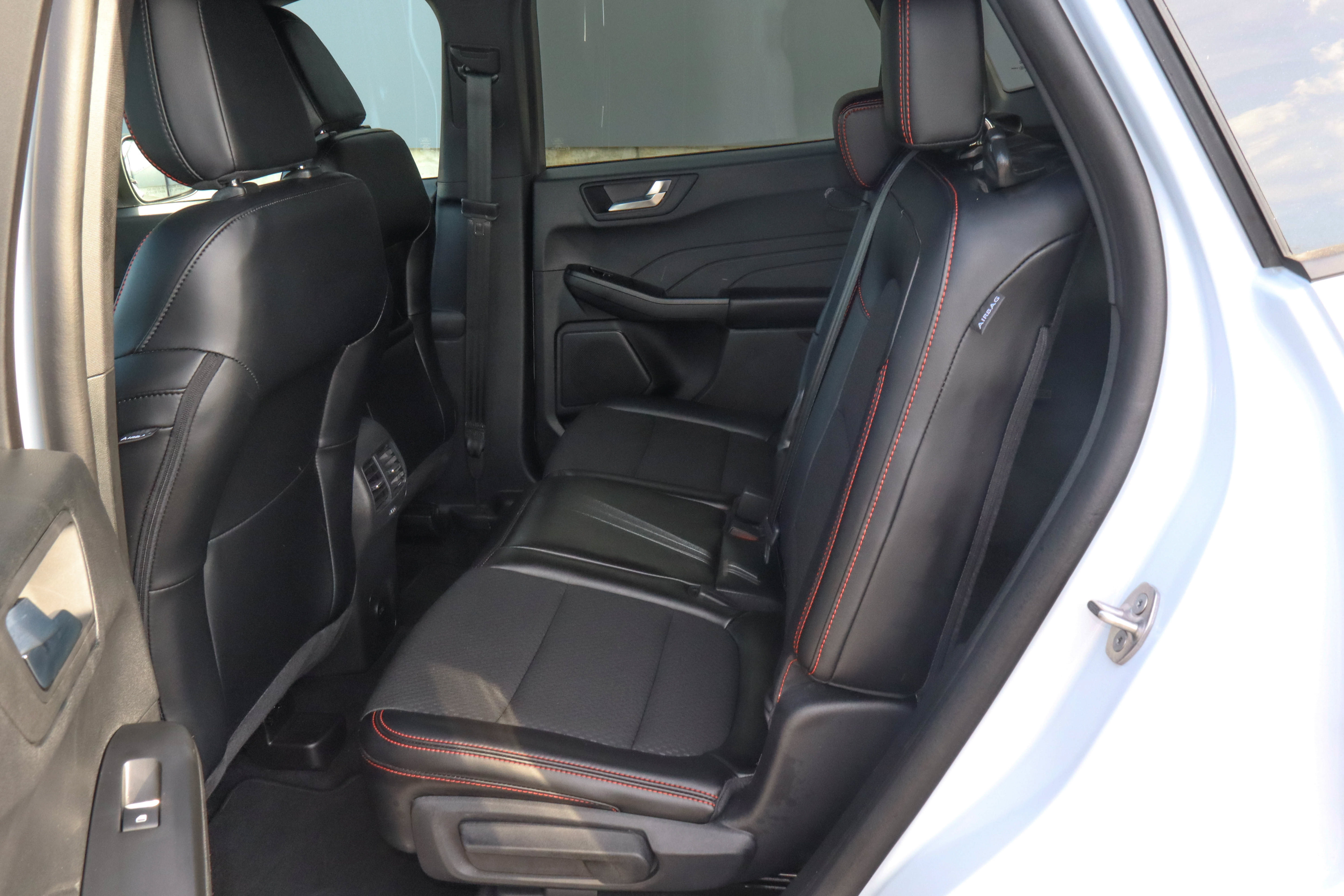 Used 2025 Ford Escape ST-Line FWD image 8