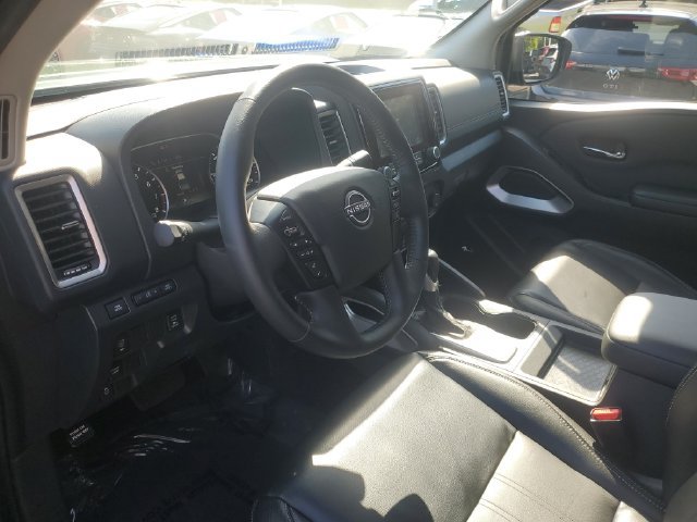 Used 2023 Nissan Frontier SV w/ SV Premium Package RWD image 13