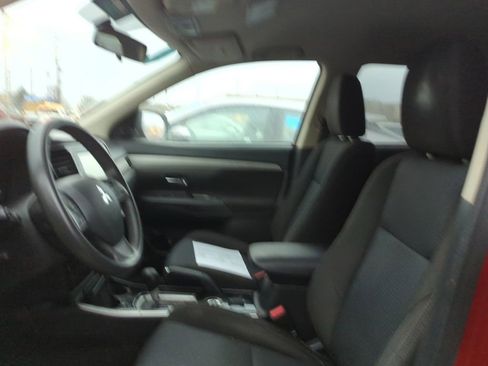 Used 2018 Mitsubishi Outlander LE image 6