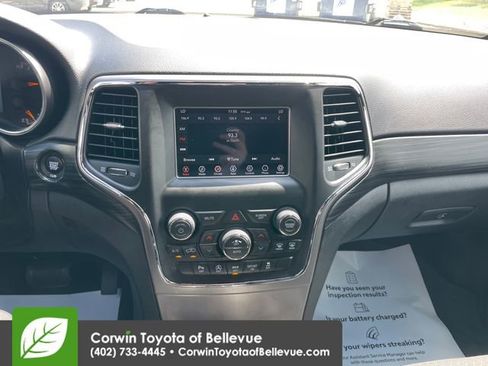 Used 2019 Jeep Grand Cherokee Laredo AWD/4WD image 11