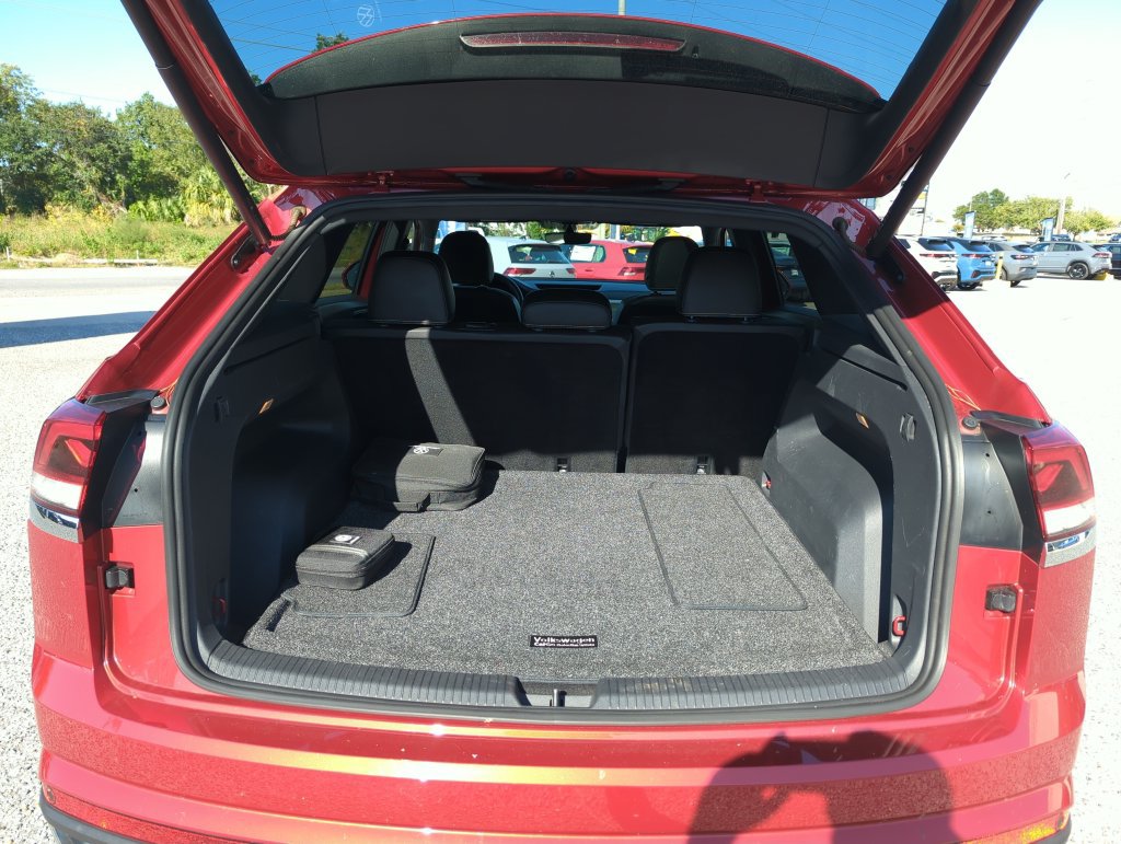 Used 2023 Volkswagen Atlas Cross Sport SE w/ Panoramic Sunroof Package FWD image 31