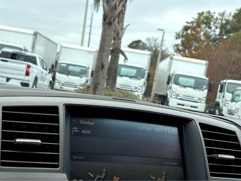 Used 2010 INFINITI M35 w/ Technology Pkg image 10