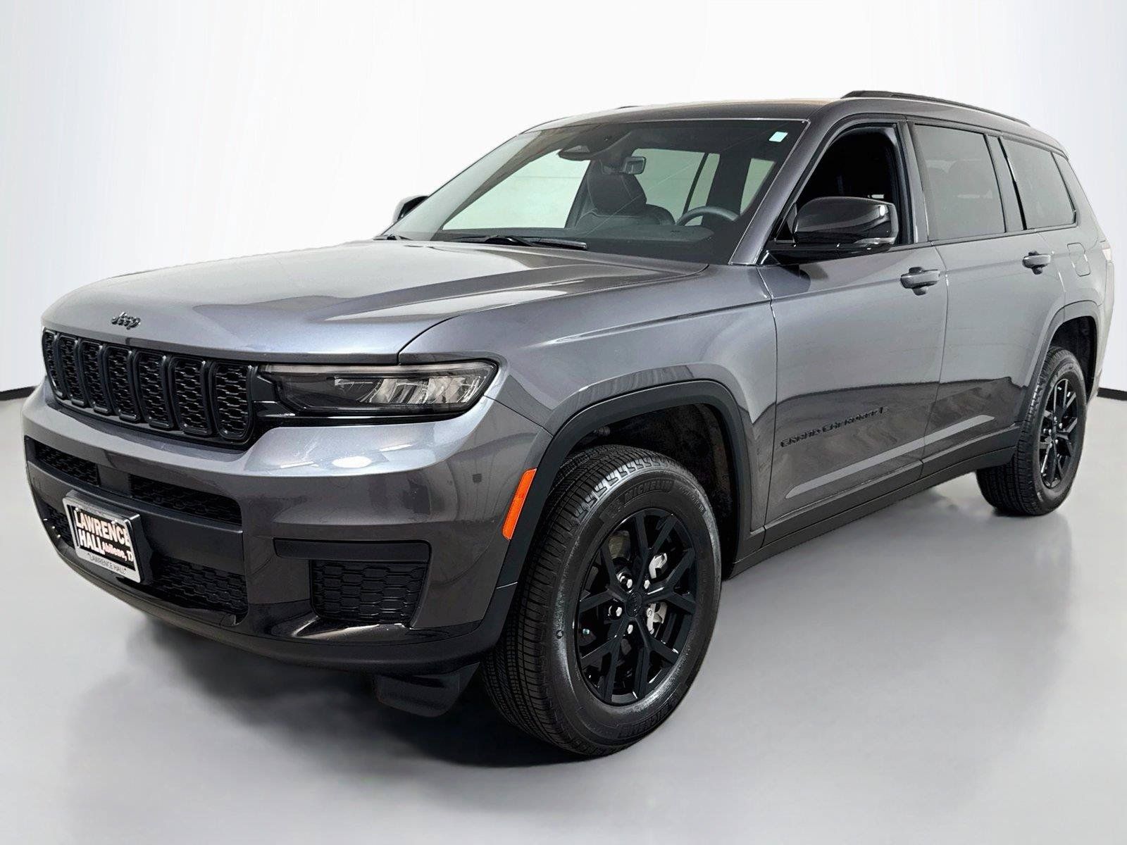 Used 2025 Jeep Grand Cherokee L Altitude RWD image 1