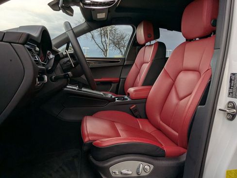 Used 2025 Porsche Macan image 5