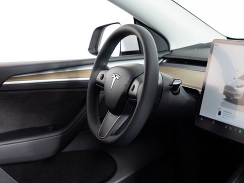 Used 2023 Tesla Model Y Long Range image 25