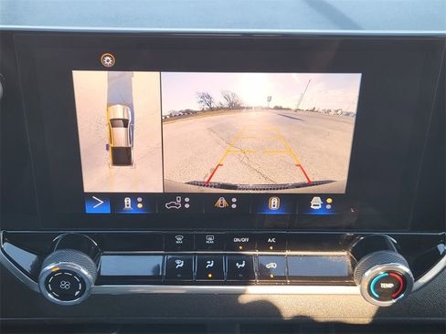 Used 2024 Chevrolet Colorado Trail Boss w/ Technology Package image 18