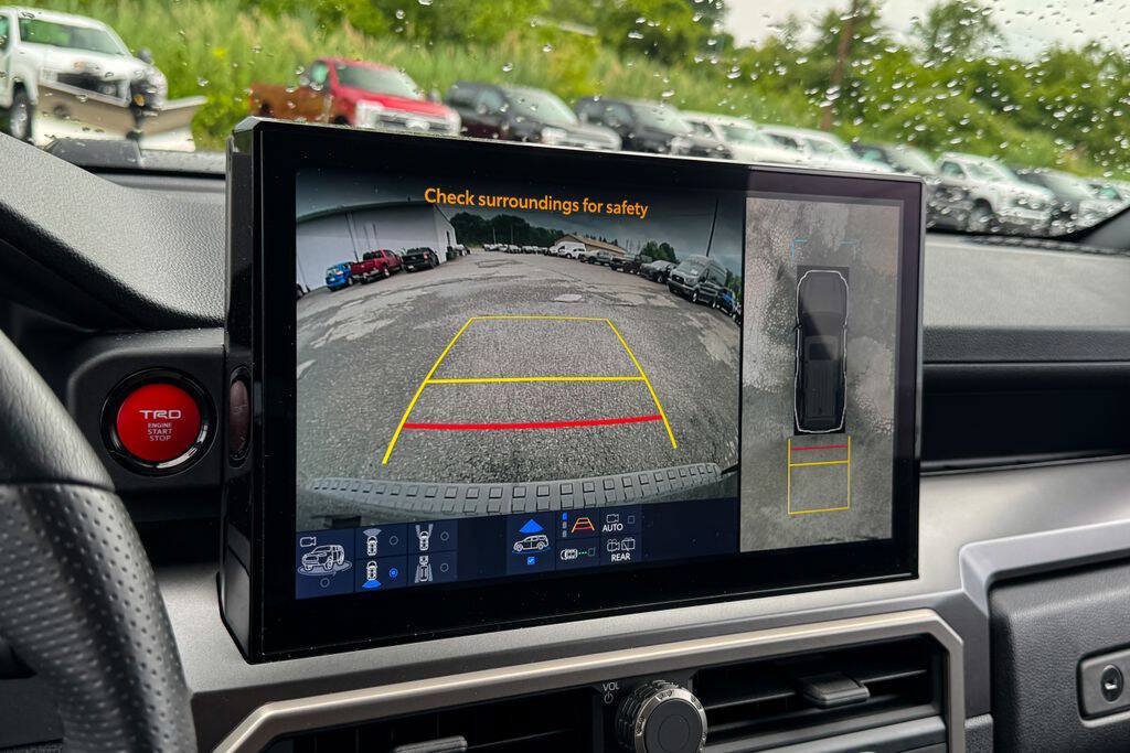 Used 2025 Toyota 4Runner 4WD image 32