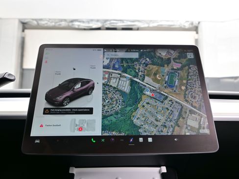 Used 2024 Tesla Model Y Long Range AWD/4WD image 22