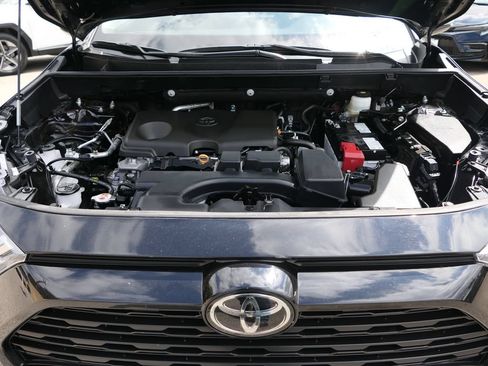 Used 2024 Toyota RAV4 XLE FWD image 27