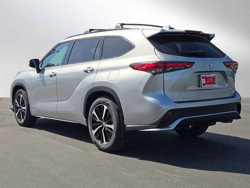 Used 2021 Toyota Highlander XSE FWD image 5