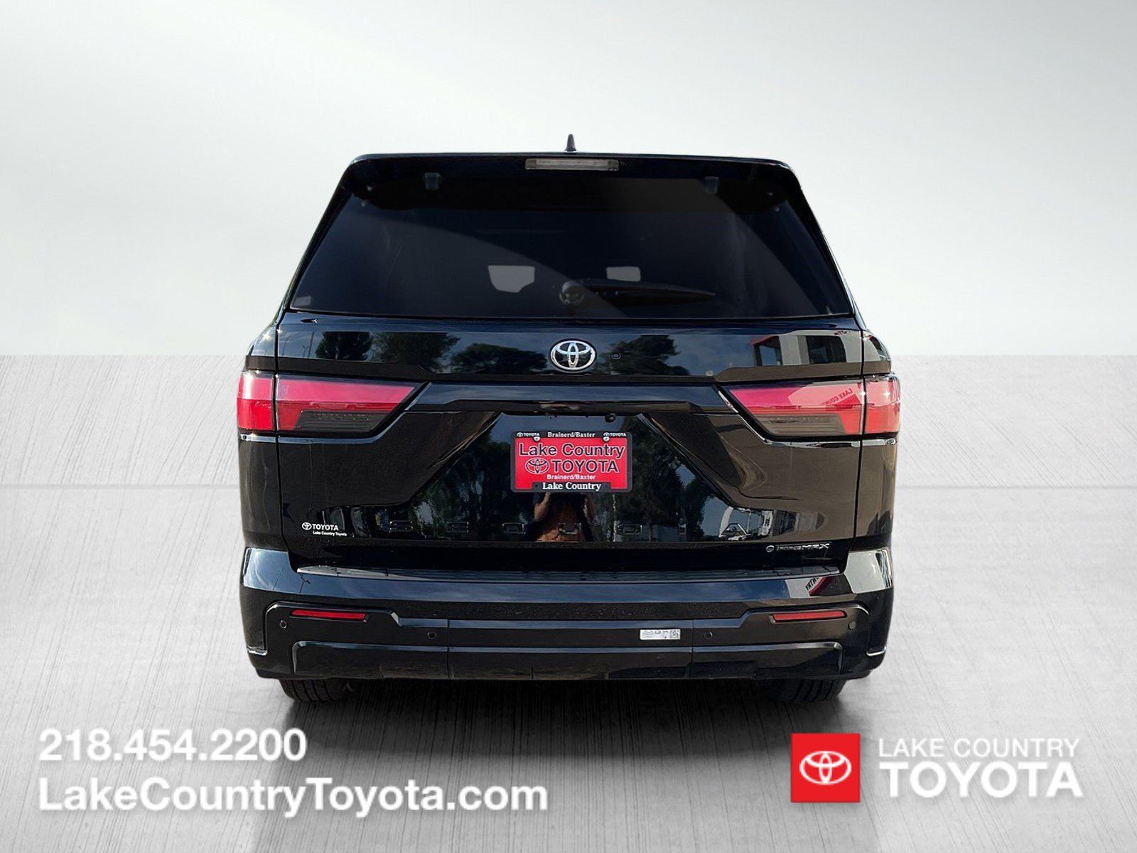 Used 2025 Toyota Sequoia Platinum AWD/4WD image 4