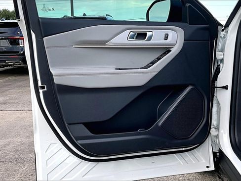 New 2025 Ford Explorer Active w/ Active Comfort Package image 13