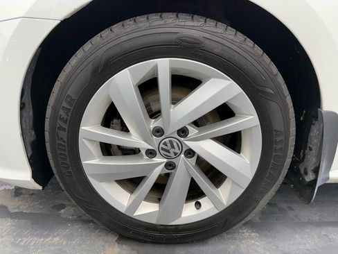 Used 2018 Volkswagen Passat 2.0T SE image 21