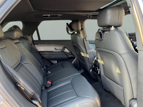 Used 2025 Land Rover Range Rover Sport SE image 8