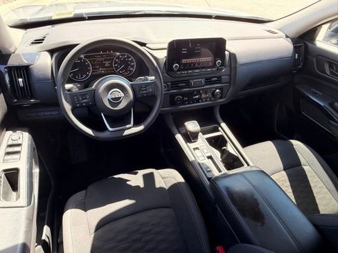 Used 2024 Nissan Pathfinder S FWD image 11