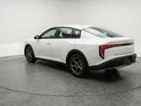 Used 2025 Kia K4 LXS image 6