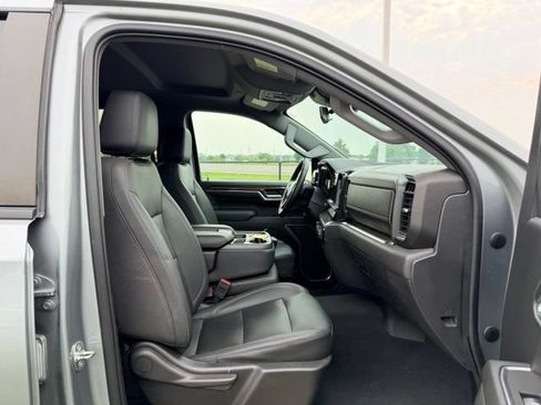 Used 2023 Chevrolet Silverado 1500 LT w/ Leather Package AWD/4WD image 11