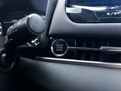 New 2025 Mitsubishi Outlander ES image 16