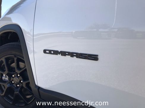 New 2026 Jeep Compass Latitude image 9