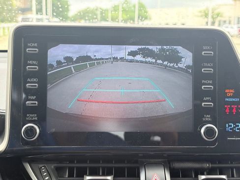 Used 2019 Toyota C-HR XLE FWD image 10