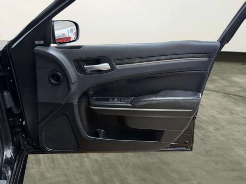 Used 2018 Chrysler 300 Limited w/ Safetytec Plus Group image 30