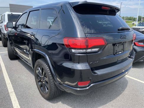 Used 2019 Jeep Grand Cherokee Altitude AWD/4WD image 5
