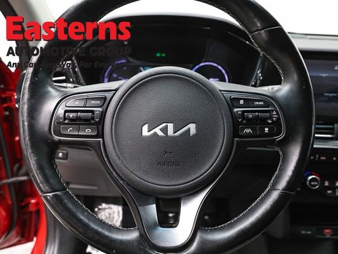 Used 2022 Kia Niro EX w/ Cold Weather Package FWD image 10
