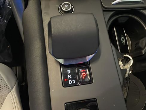 Used 2022 Land Rover Discovery S AWD/4WD image 19