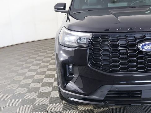 Used 2025 Ford Explorer ST-Line w/ ST-Line Street Pack AWD/4WD image 13