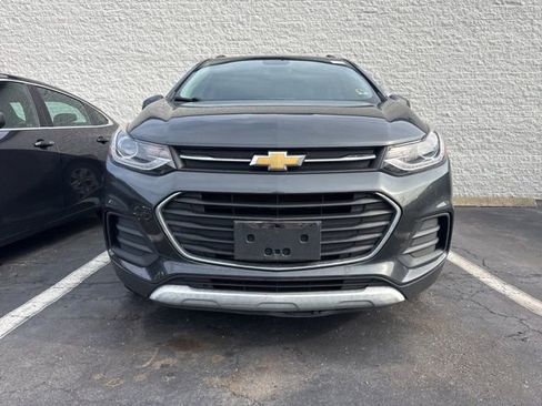Used 2017 Chevrolet Trax LT w/ LT Convenience Package image 2