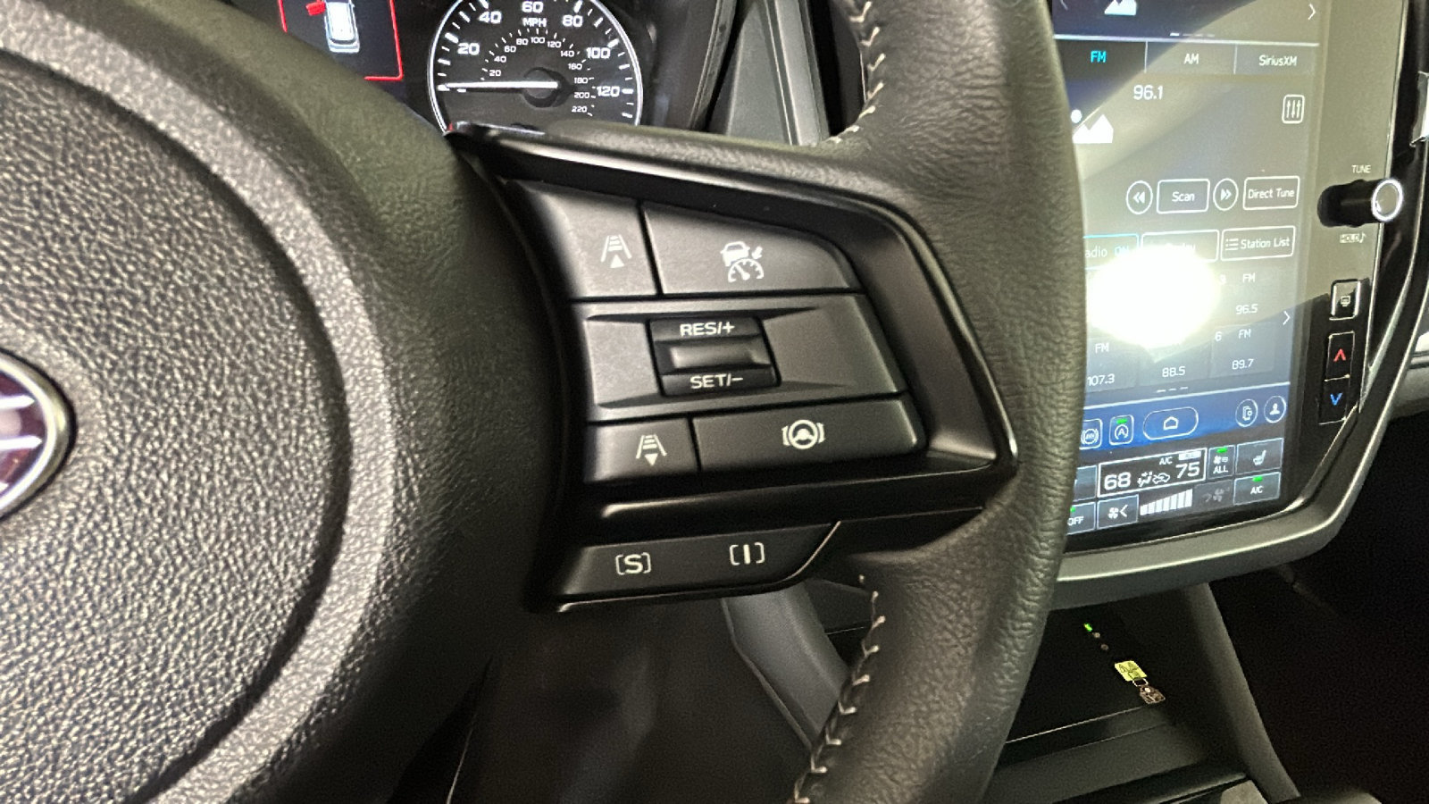 Used 2025 Subaru Forester Premium AWD/4WD image 20